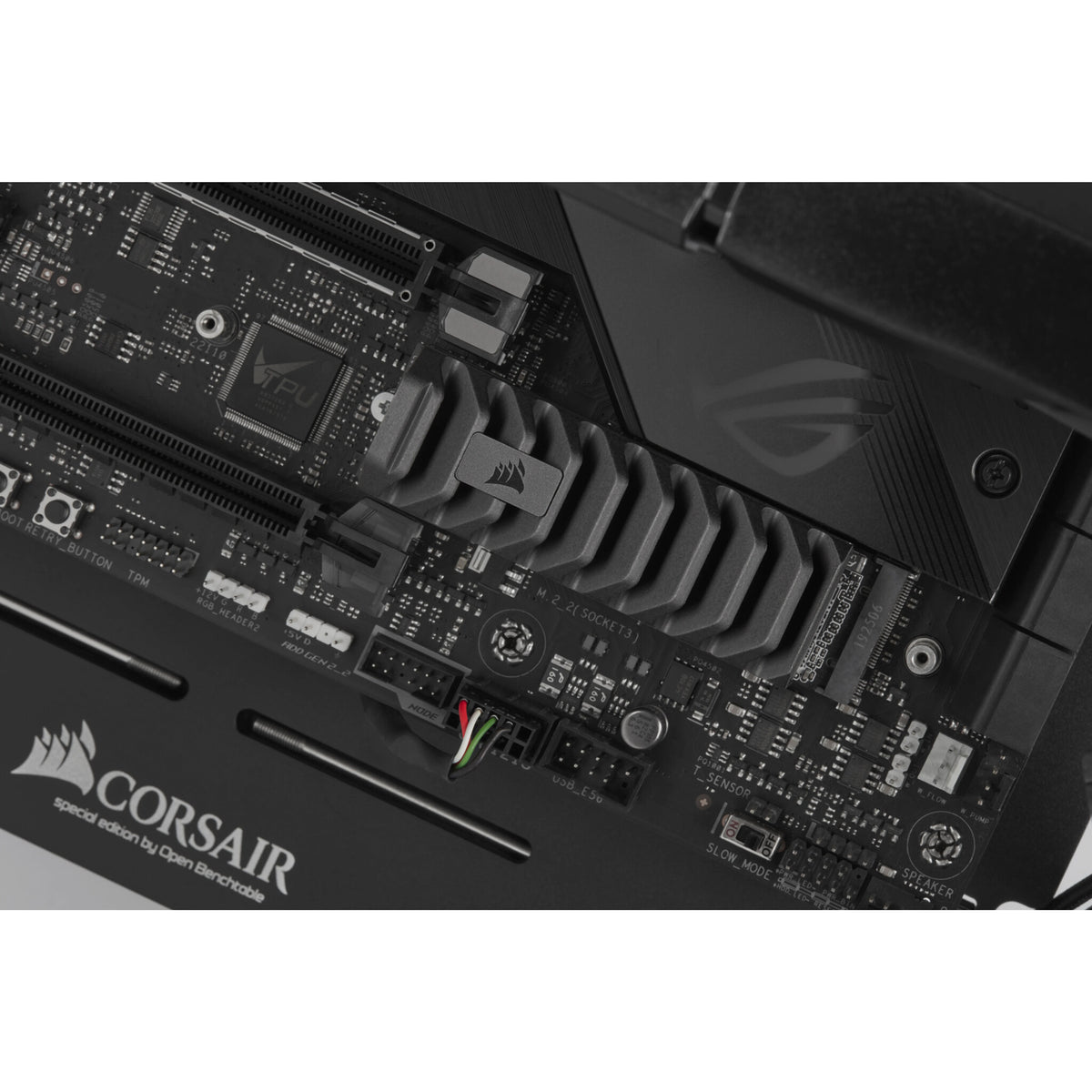 Corsair MP600 PRO XT - PCI Express 4.0 3D TLC NAND NVMe M.2 SSD - 4 TB