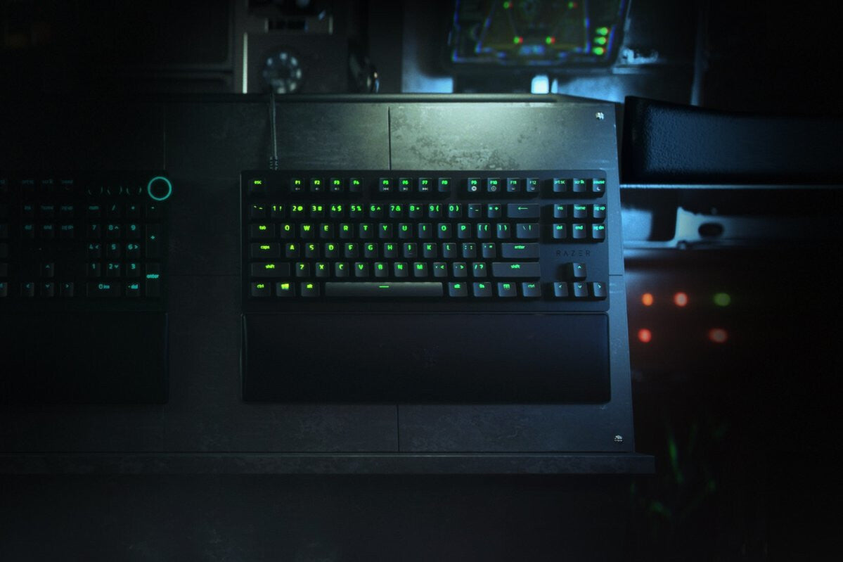 Razer Huntsman V2 TKL - USB Wired RGB Opto-mechanical Keyboard in Black (QWERTY UK)