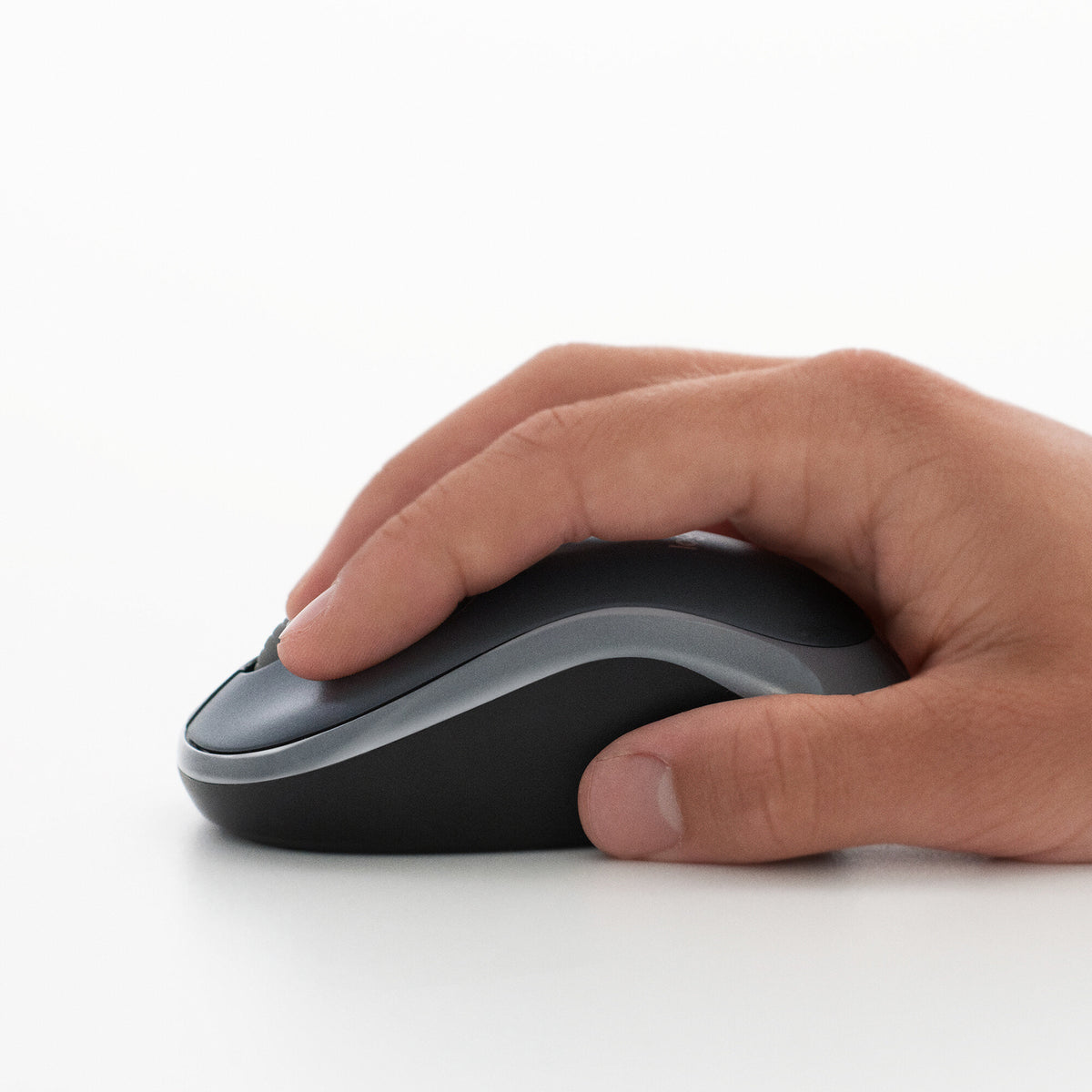 Logitech M185 - RF Wireless Optical Mouse in Black / Red - 1,000 DPI