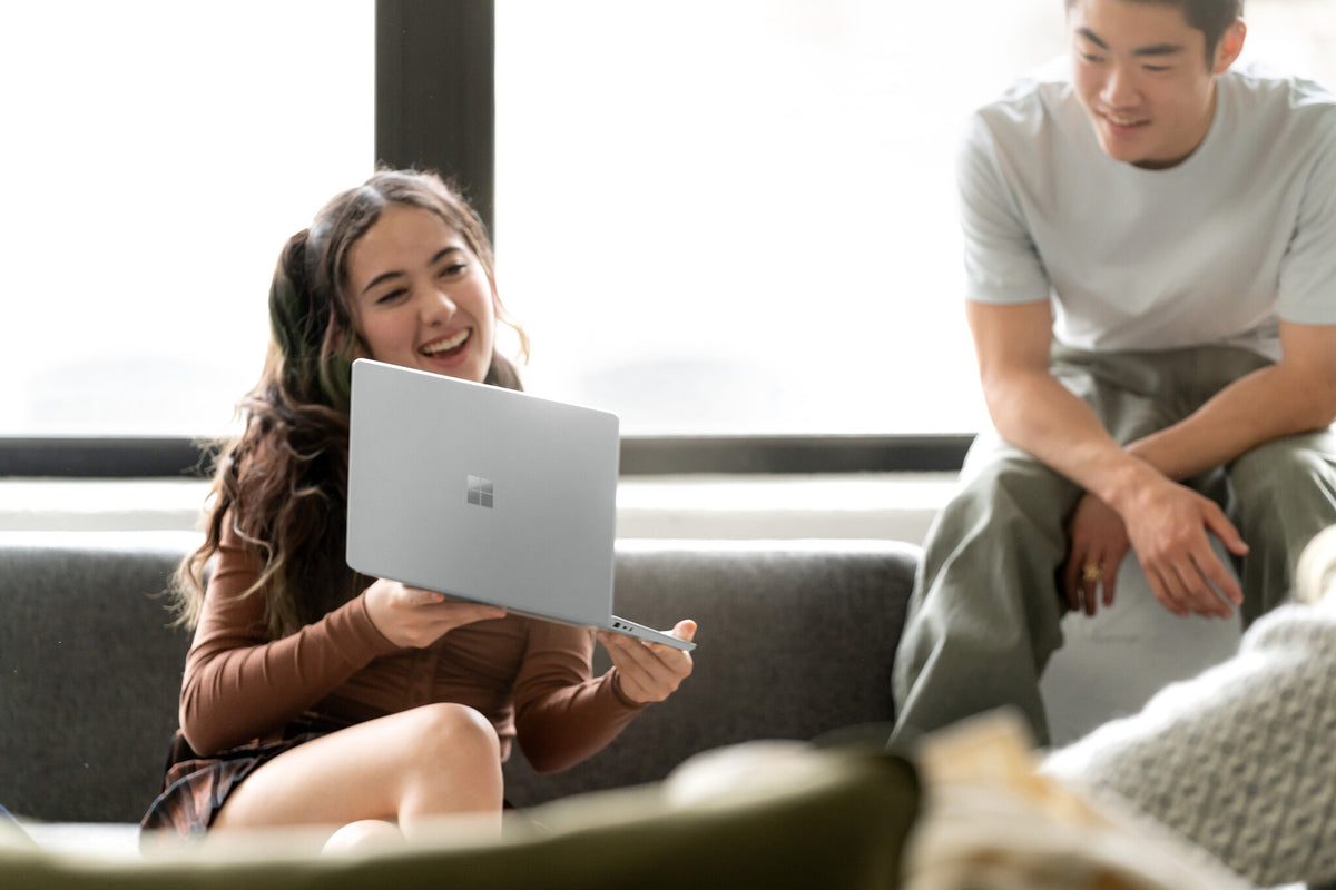 Microsoft Surface Laptop Go 2 - 31.5 cm (12.4") - Touchscreen - Intel® Core™ i5-1135G7 - 16 GB LPDDR4x-SDRAM - 256 GB SSD - Wi-Fi 6 -  Windows 11 Pro - Platinum