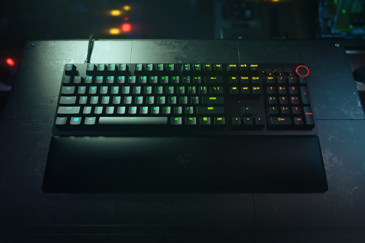 Razer Huntsman V2 -  USB Wired RGB Opto-Mechanical Gaming Keyboard in Black (QWERTY UK)