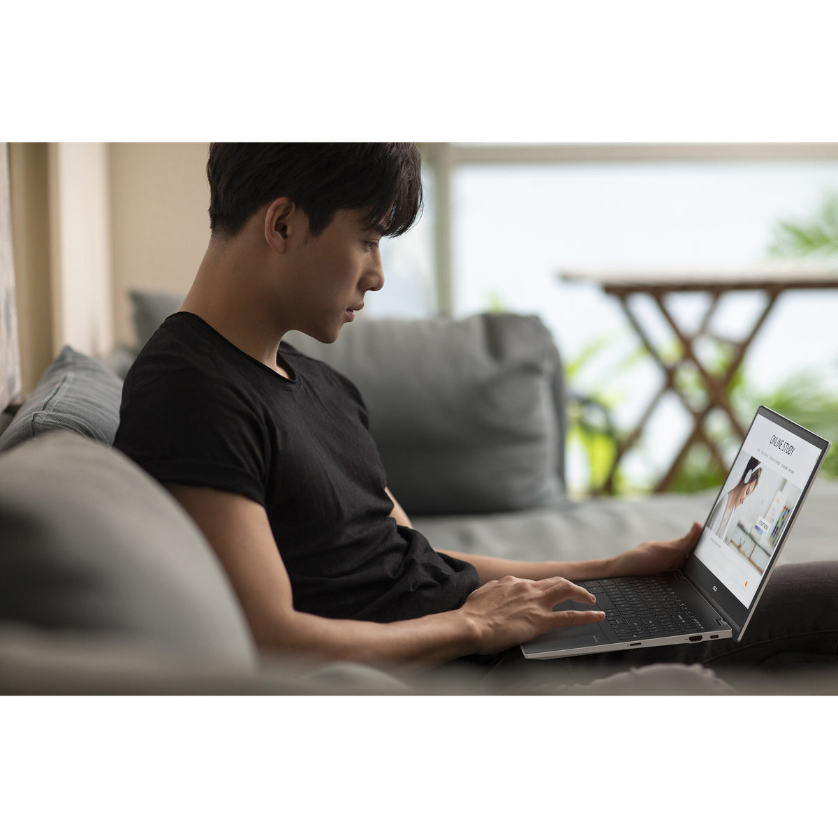 ASUS Chromebook Flip - 39.6 cm (15.6&quot;) - Touchscreen - Intel® Core™ i5-1135G7 - 8 GB LPDDR4x-SDRAM - 256 GB SSD - Wi-Fi 6 - ChromeOS - White