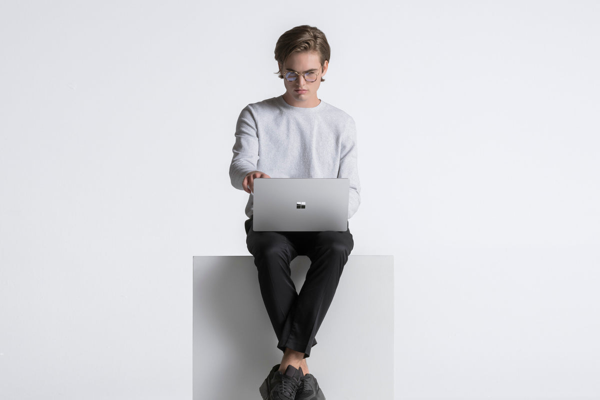 Microsoft Surface Laptop 4 - 38.1 cm (15") - Touchscreen - AMD Ryzen™ 7 4980U - 8 GB LPDDR4x-SDRAM - 256 GB SSD - Wi-Fi 6 - Windows 11 Pro - Platinum