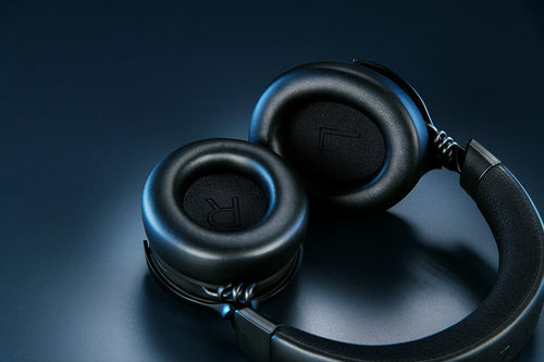 Razer Kraken V4 Pro - USB Type-A Wired &amp; Wireless Bluetooth Gaming Headset in Black