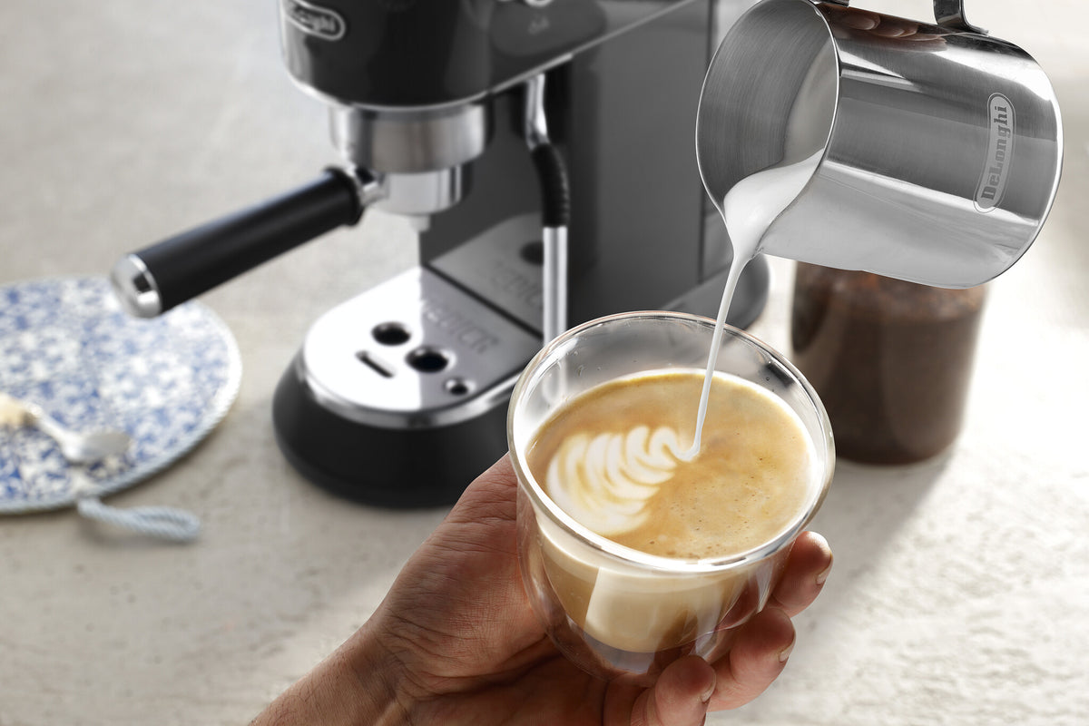 De’Longhi Dedica Arte - Manual Espresso Machine with new milk frothing function - 1 L