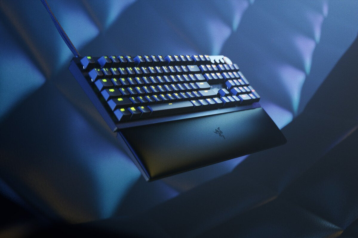Razer Huntsman V2 - USB Wired RGB Opto-mechanical Keyboard in Black (QWERTY UK)