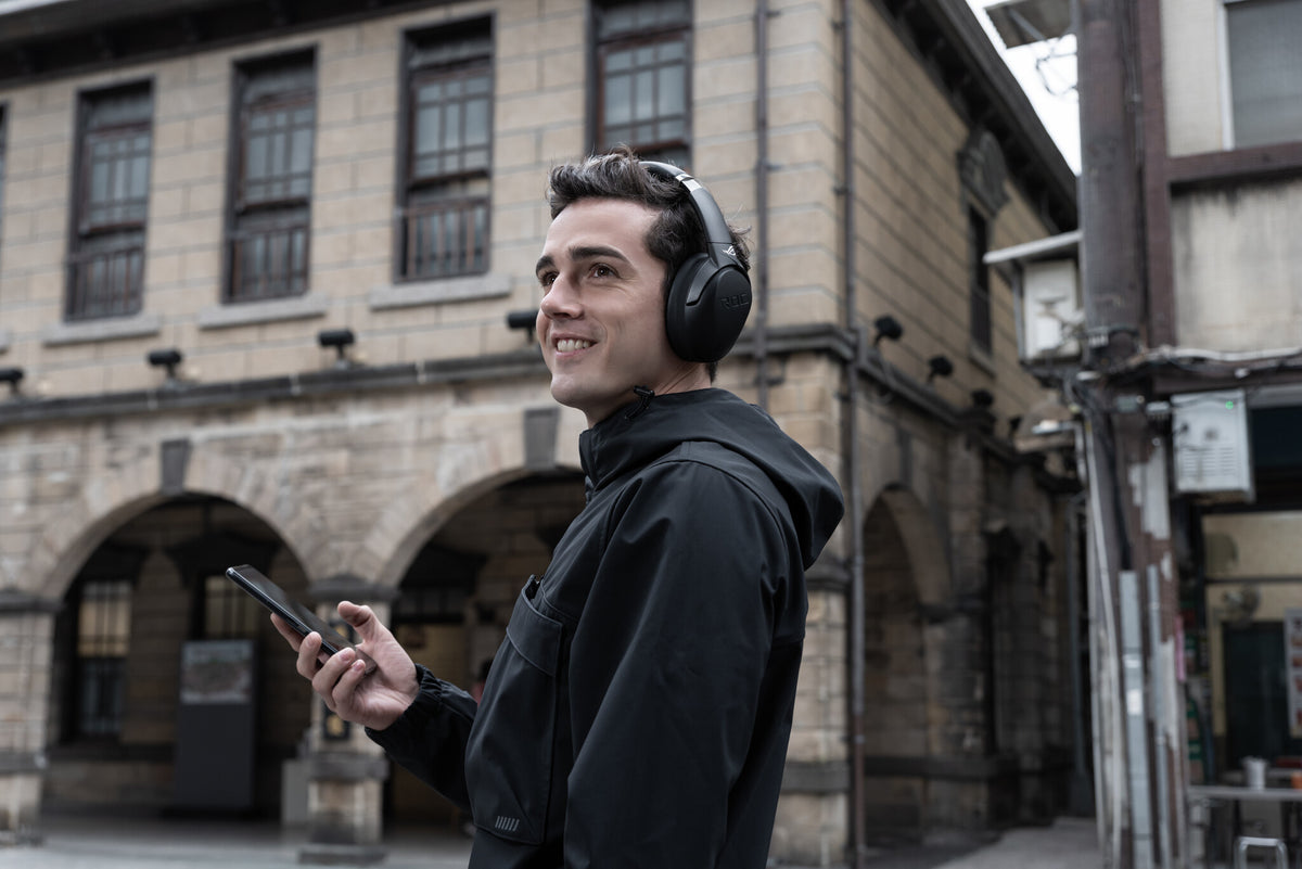 ASUS ROG Strix Go BT - Wired & Wireless Bluetooth Gaming Headset in Black