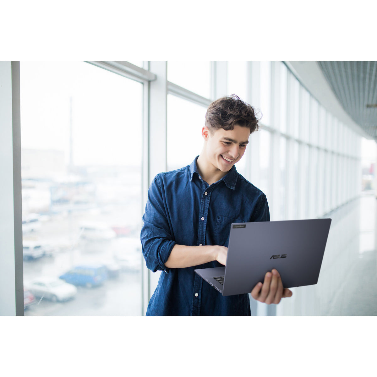 ASUS ExpertBook B5 OLED Laptop - 40.6 cm (16") - Intel® Core™ i5-1240P - 8 GB DDR5-SDRAM - 256 GB SSD - Wi-Fi 6E - Windows 11 Pro - Black