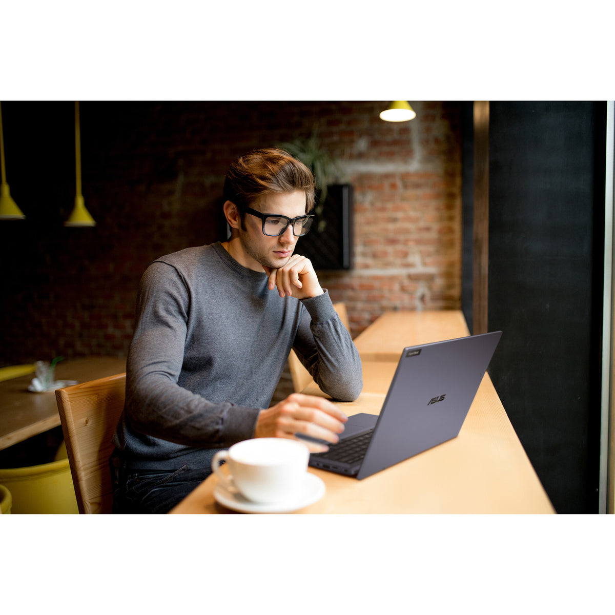 ASUS ExpertBook B5 Laptop - 35.6 cm (14") - Intel® Core™ i5-1240P - 8 GB DDR5-SDRAM - 256 GB SSD - Wi-Fi 6E - Windows 11 Pro - Black